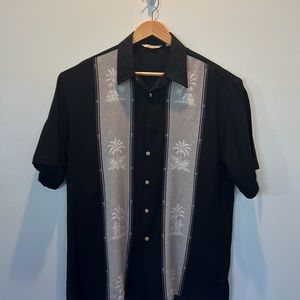Mens large Paradise Collection button up short sleeve shirt